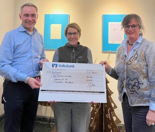 v. l. n. r.: Dieter Simon (Geschäftsführer Otto Hampel) – Linda Anscheit (FB-Leitung Gewaltschutz/Prävention, Koordinatorin Frauenhaus) – Karola Stender (Leitungsteam Otto Hampel)